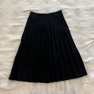 static black pleated midi skirt, size small